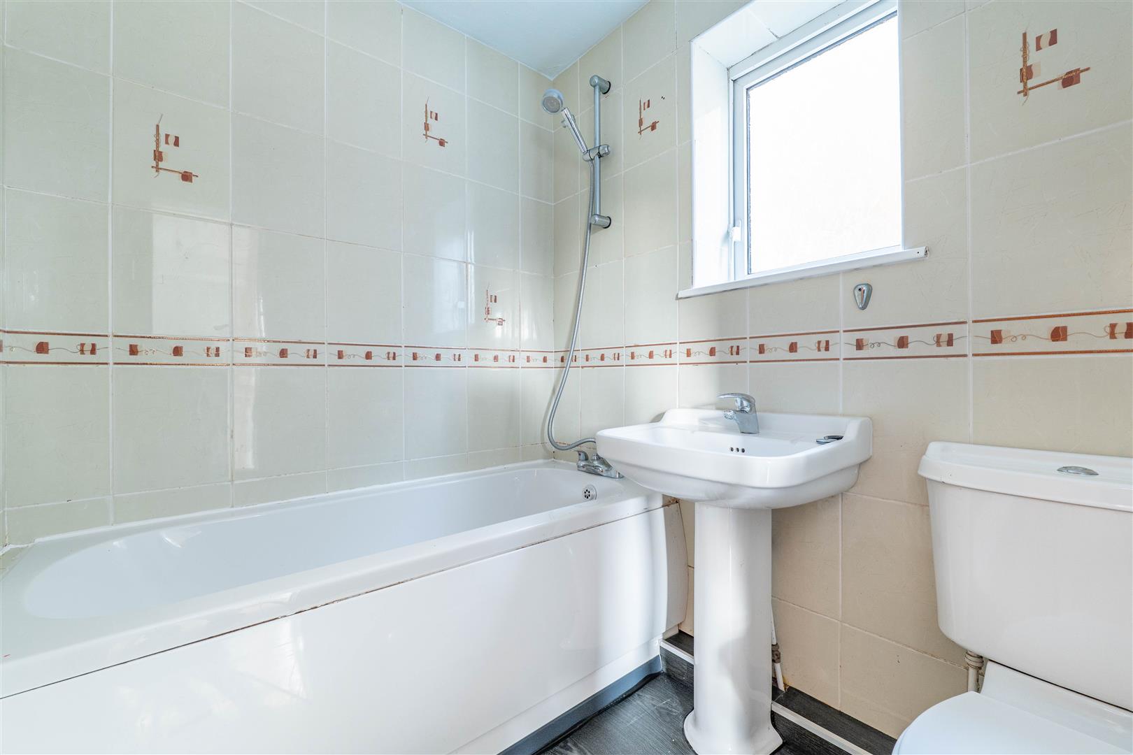 3 bed property in Stockdale Crescent, Preston